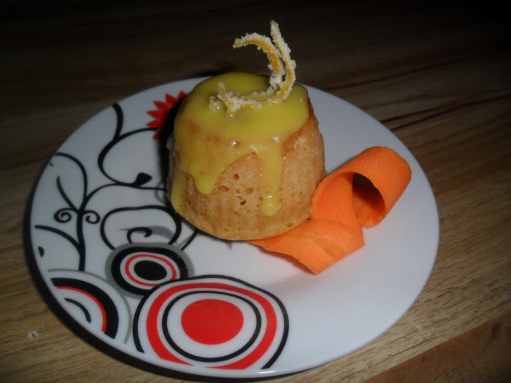 Muffin de Laranja com Calda de Cenoura