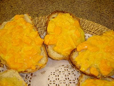 Bruschettas de queijo cheddar