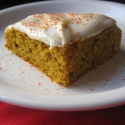 Bolo de abóbora com cobertura branca