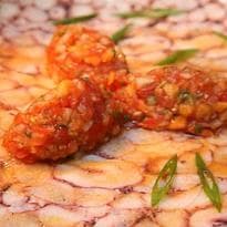 Carpaccio de polvo com vinagrete de mamão