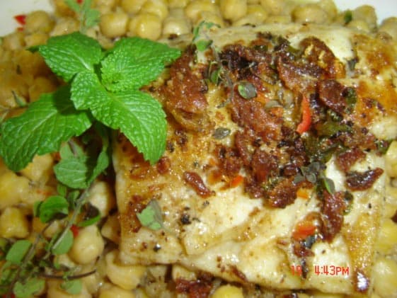 Filé de peixe com grão de bico