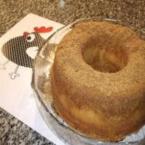 Bolo cremoso de milho e amendoim