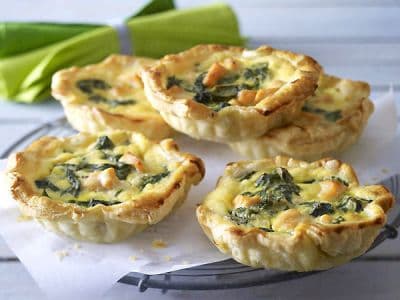 Mini quiche de espinafre e salmão