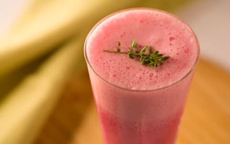 Leite batido com beterraba e laranja