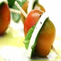 Aperitivo de tomate com queijo light