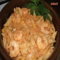 Talharim ao Molho Branco e Camarão