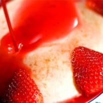 Pudim de Iogurte com Morango