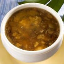 Sopa italiana de cebola caramelizada