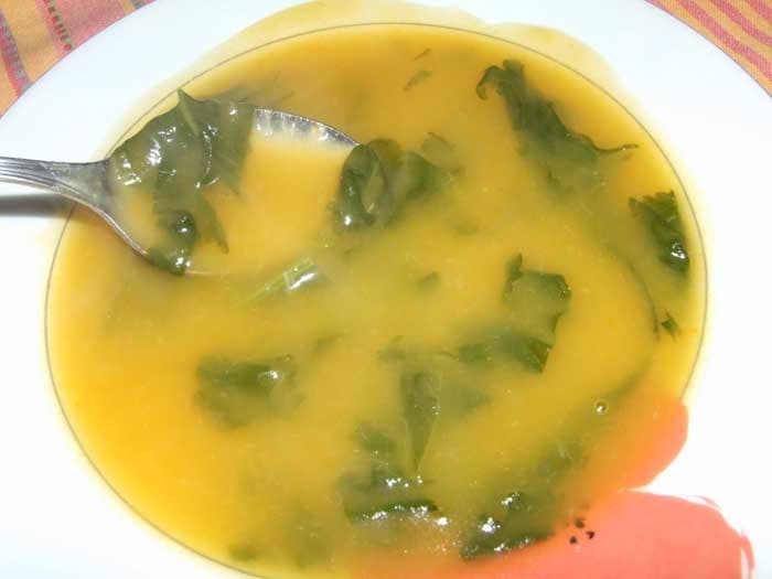 Sopa Caseira de Folha de Nabo