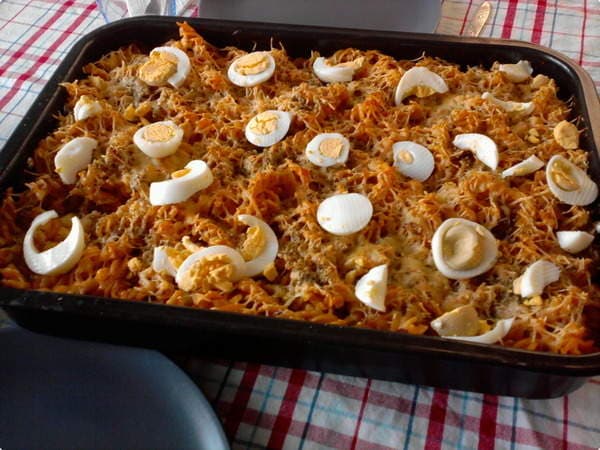 Macarrão com atum e queijo cremoso