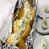 Batatas no Forno com Molho de Salsa e Alho