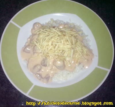 Strogonoff de coração de frango