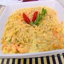 Macarrão ao Cheddar com Camarão