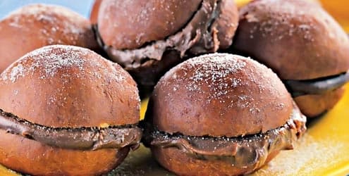 Sonhos Assados e Recheados de Brigadeiro