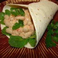 Salada cremosa de feijão branco e atum