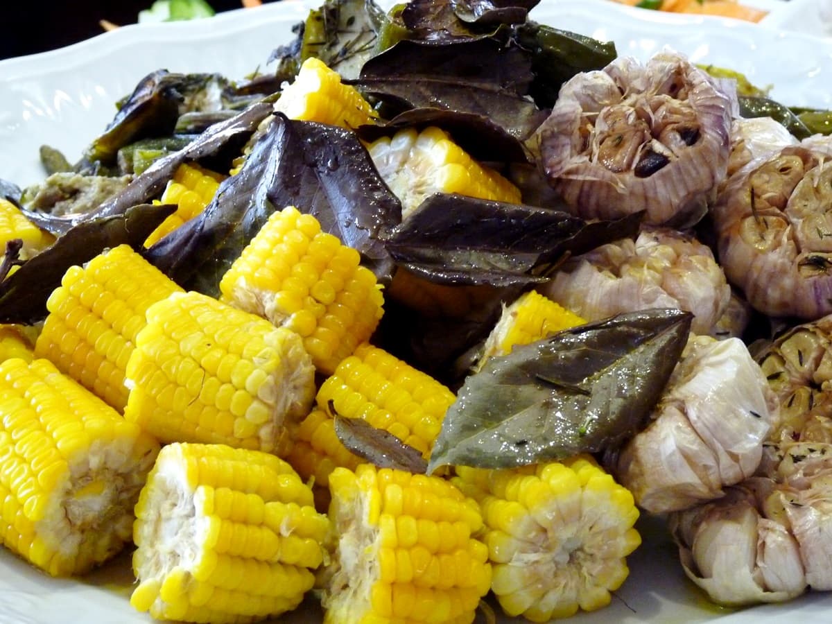 Alhos Assados com Milho Cozido