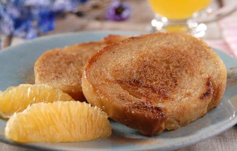 Rabanada com Calda de Laranja