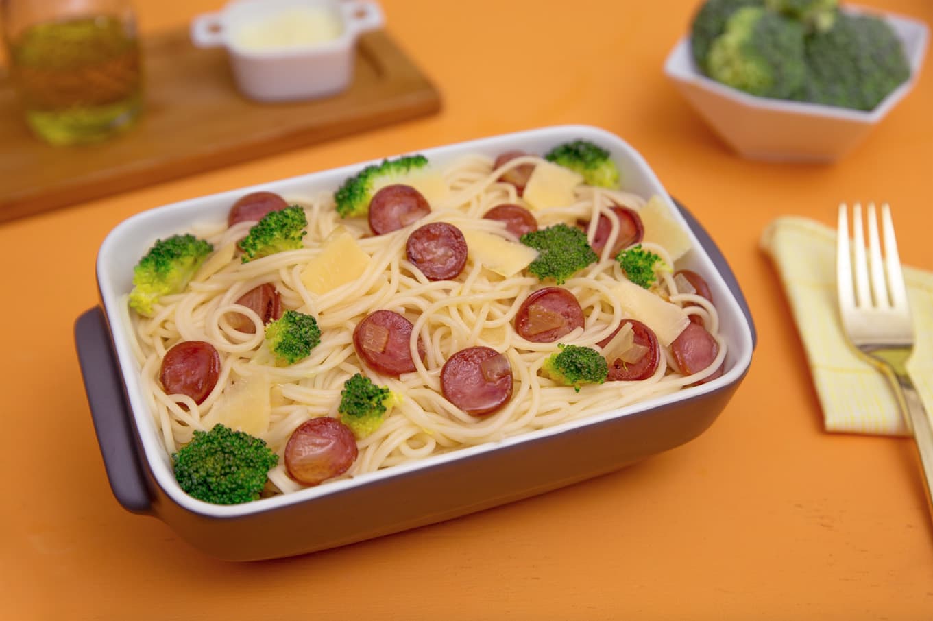 Spaghetti com Brócolis e Calabresa