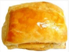 Folhado de carne moída com requeijão