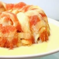 Bolo gelado de figo com creme inglês