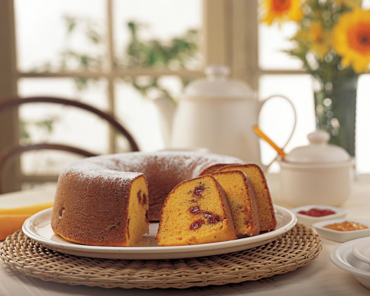 Bolo de Fubá com Pedaços de Goiabada