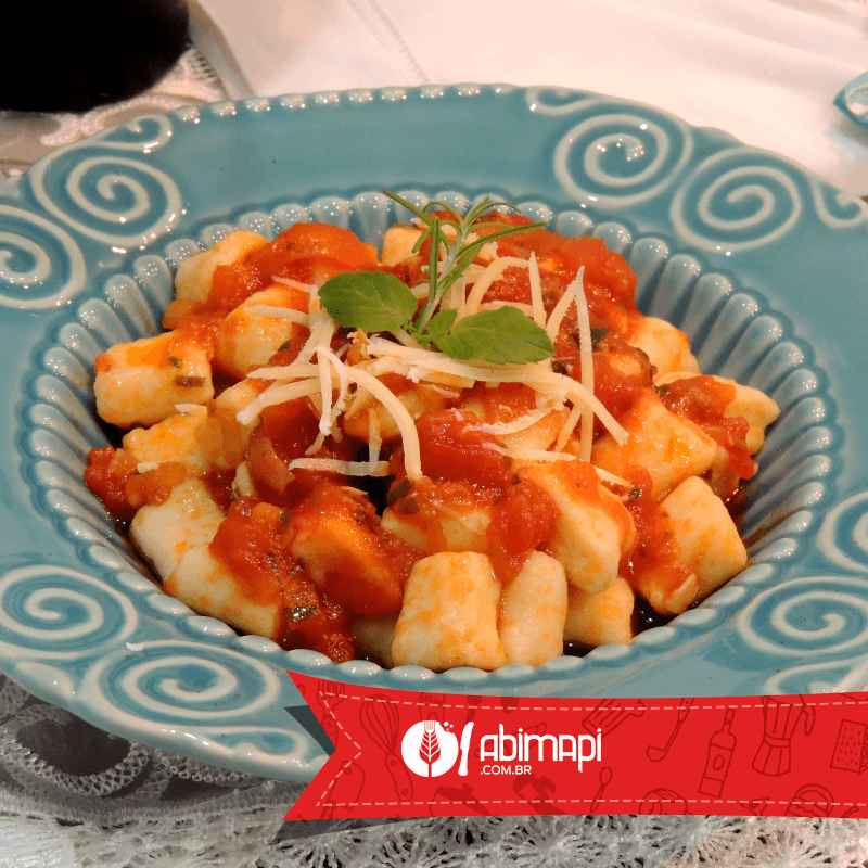 Nhoque ao Molho Sugo com Alecrim