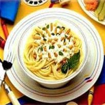 Macarrão ao Molho Branco com Aspargos