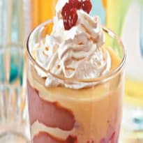 Taça de brigadeiro branco e framboesa