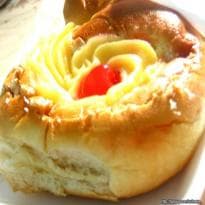 Pão Doce com Cobertura de Creme de Padaria