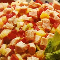 Salada de frango defumado com molho