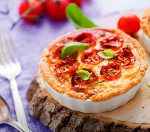 Tortinha de Tomate Cereja e Manjericão