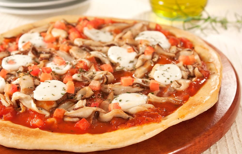 Pizza de Shitake com Massa de Alecrim