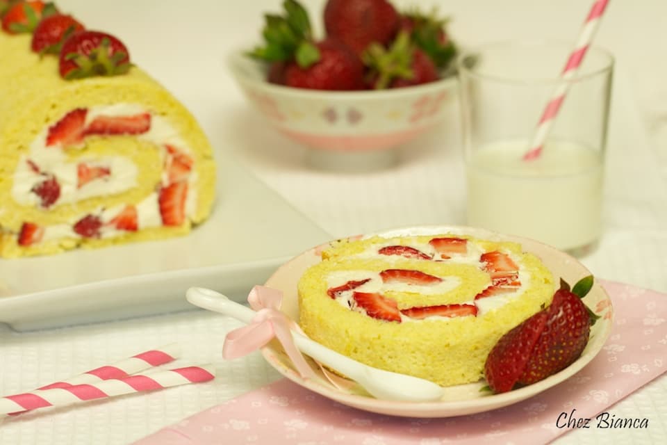 Rocambole com recheio de morango