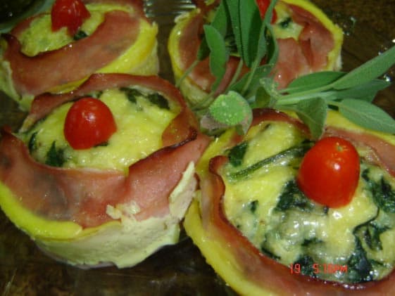 Sufle de ovos, espinafre e presunto