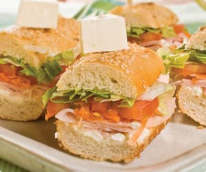 Lanche com queijo cottage