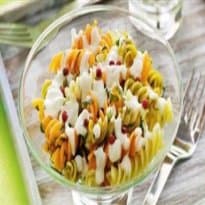 Salada de macarrão com molho de ricota