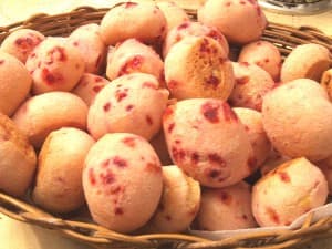 Pão de Queijo com Beterraba