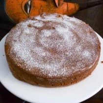 Bolo de fubá com glace de limão