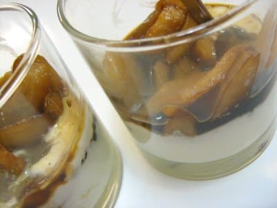 Pêras Caramelizadas com Iogurte