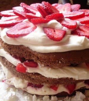 Bolo Merengue de Morangos