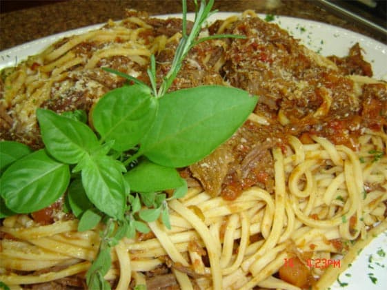 Tagliatelle com molho bolonhesa rústico