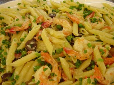 Penne ao molho delicado com camarões