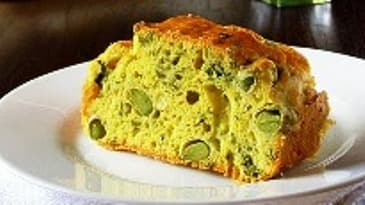 Bolo salgado com fava