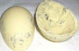 Ovo de Páscoa branco com café