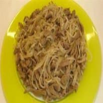 Tiras de carne com moyashi e gengibre