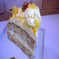 Bolo de nozes com sorvete