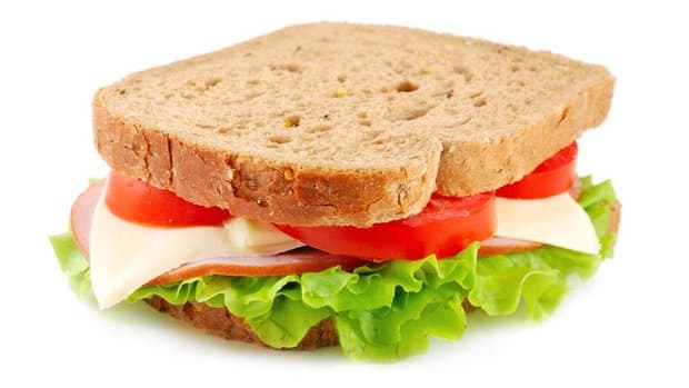 Sanduíche com Queijo e Peito de Perú