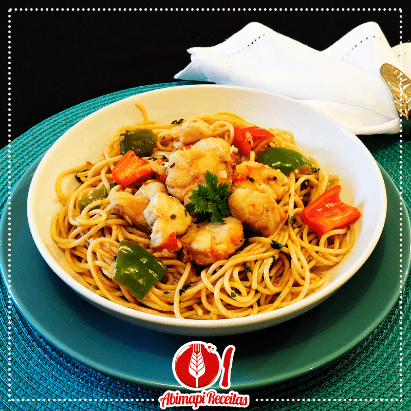 Espaguete com Cação e Pimenta Americana