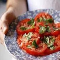 Salada simples de tomates
