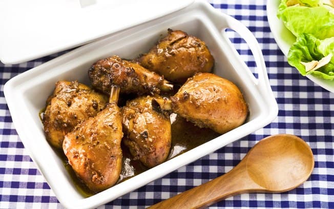 Coxa de frango grelhada com molho de romã